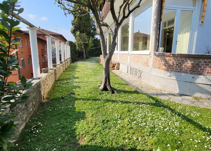 לינה וארוחת בוקר Le Colombine אבאדיה לריאנה