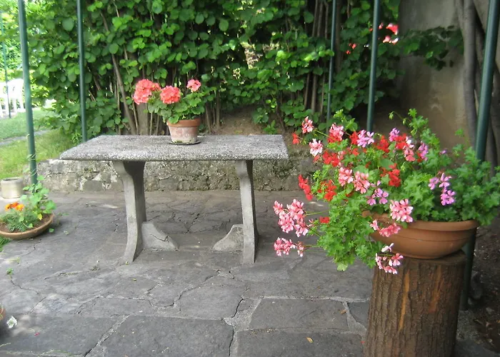 לינה וארוחת בוקר Le Colombine